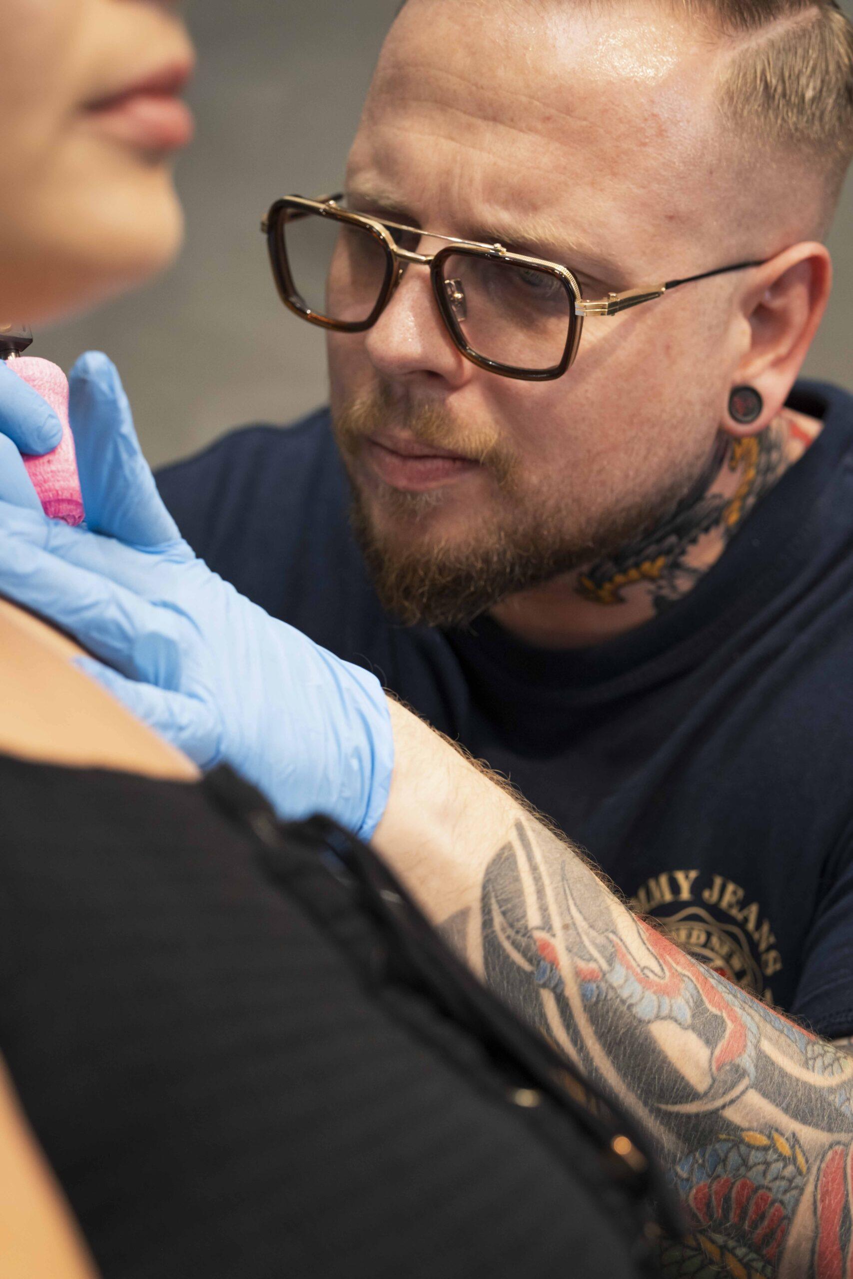 tattoo artist l'extrémiste