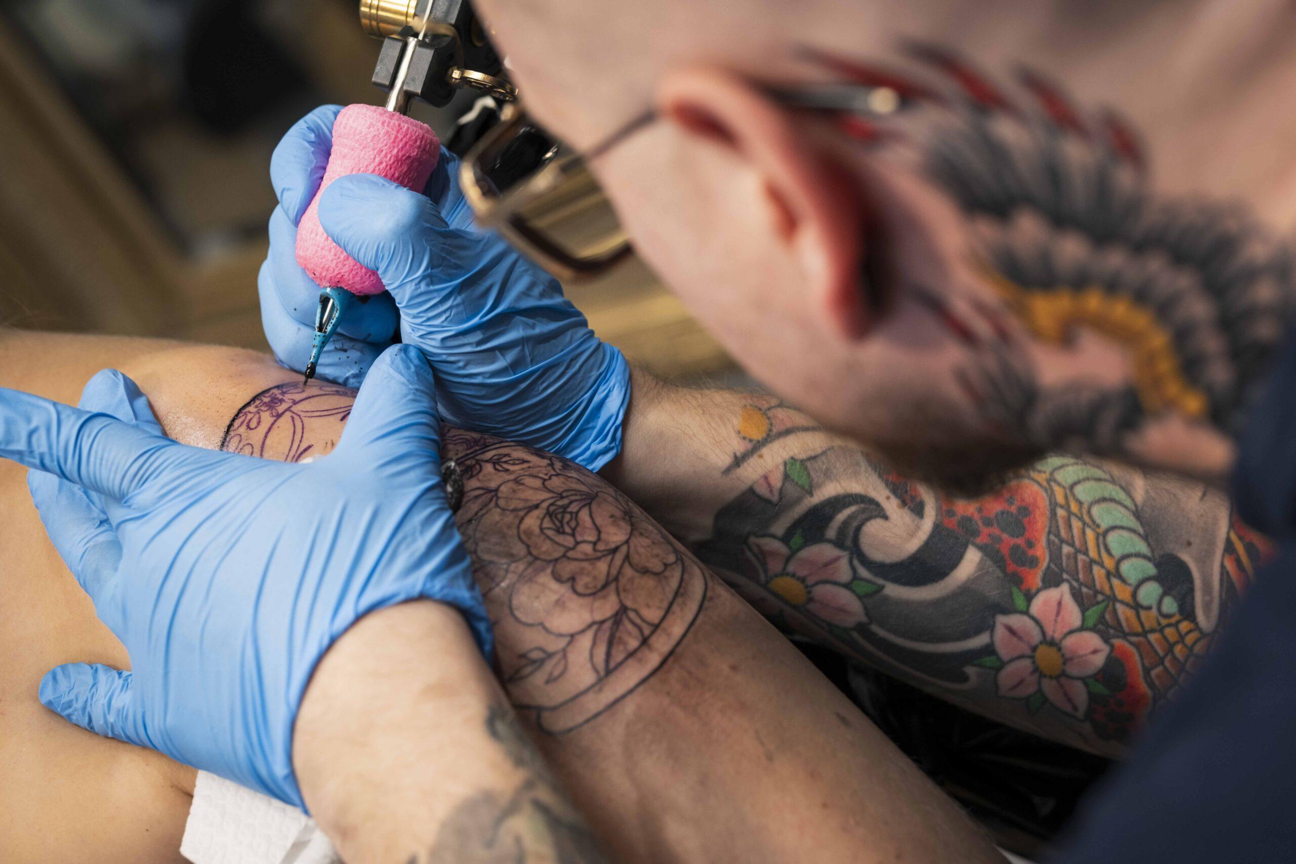 tattoo zetten l'éxtremiste