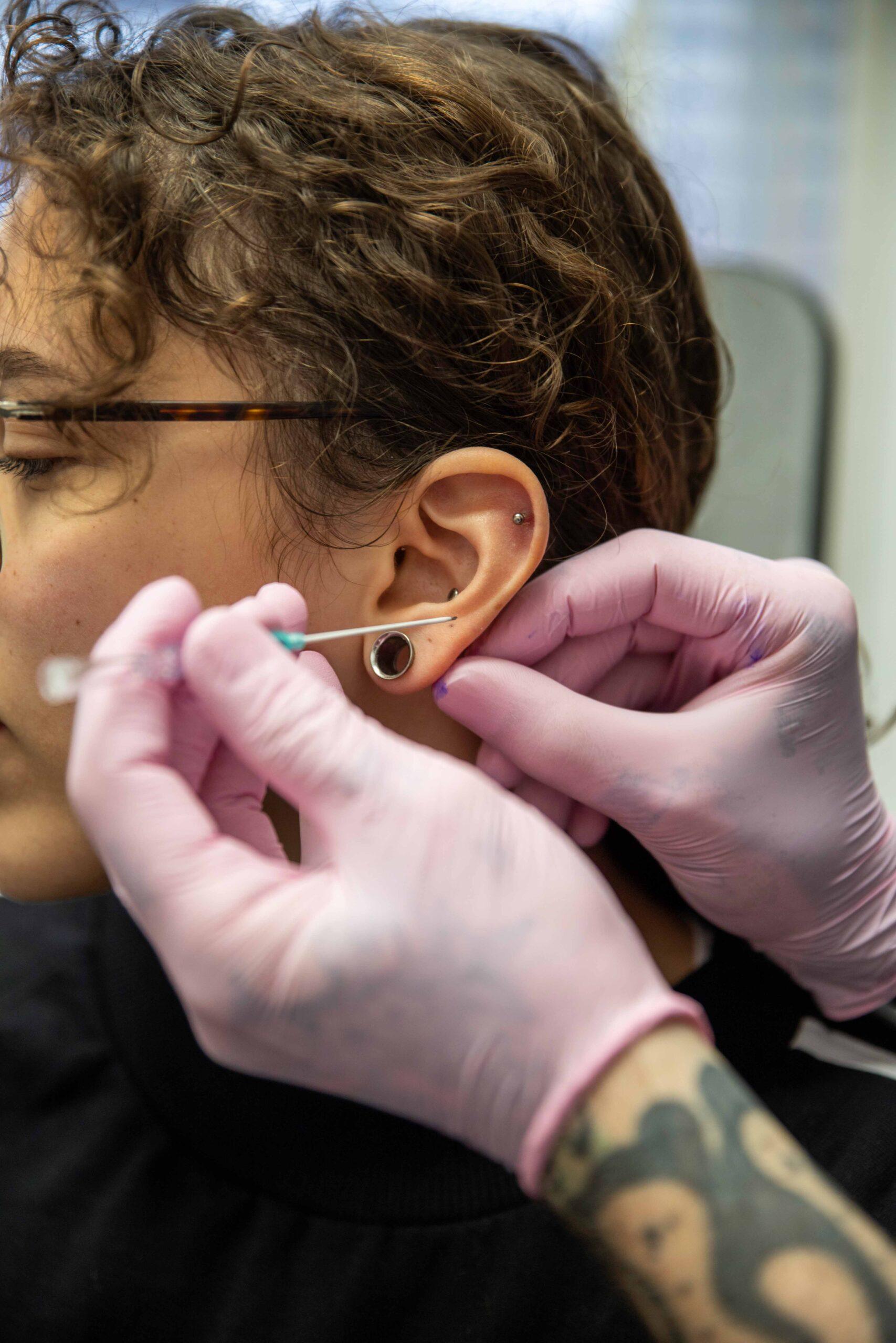 piercing zetten l'éxtremiste